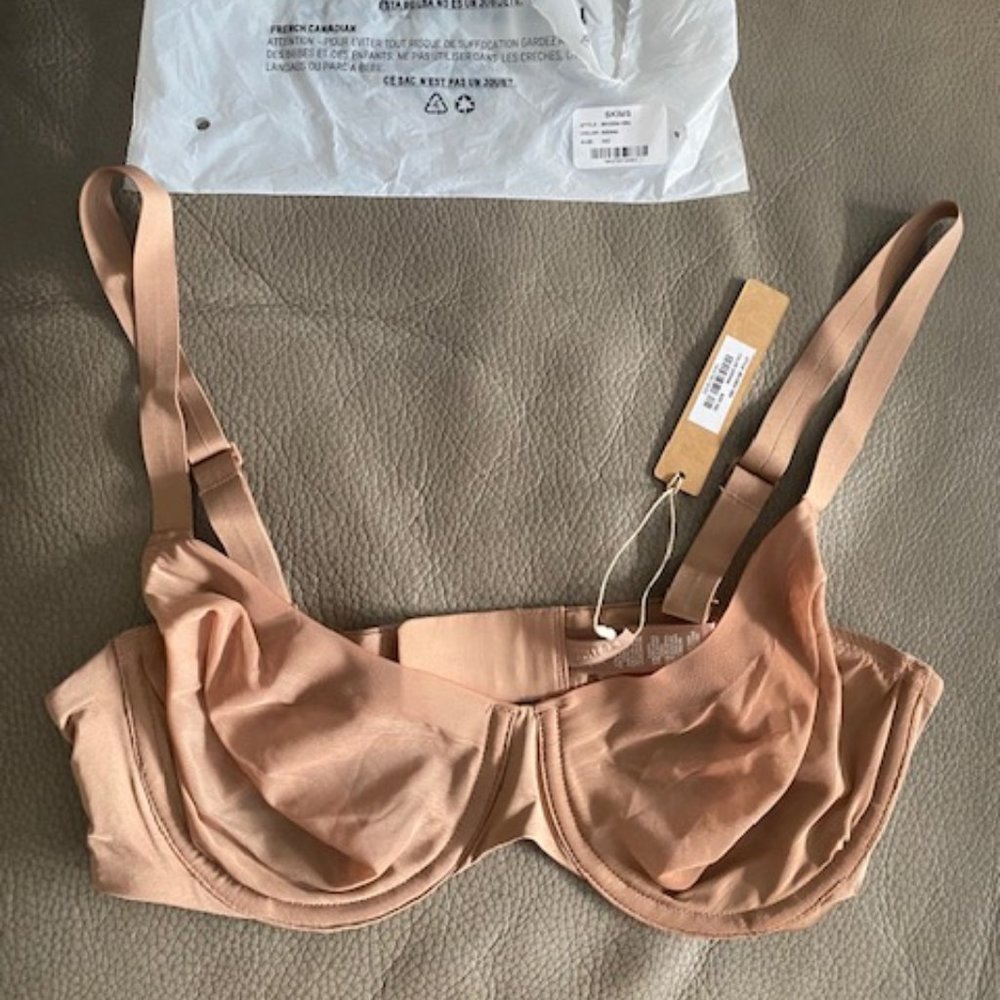 SKIMS - NWT - NO SHOW MOLDED UNLINED BALCONETTE BRA **SIENNA**